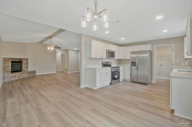 868 Valley Ridge Cir, Pensacola, FL 32514