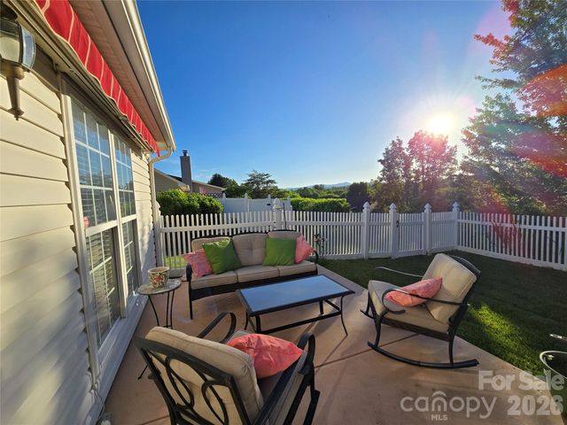 77 Stonehollow Road, Fletcher, NC 28732