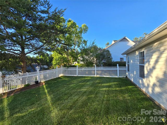 77 Stonehollow Road, Fletcher, NC 28732