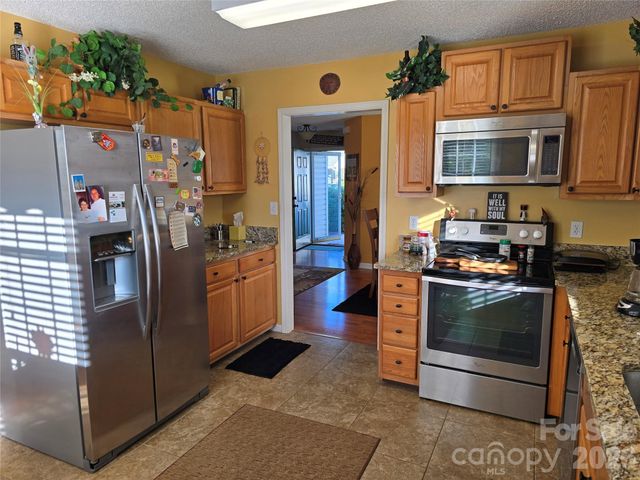 77 Stonehollow Road, Fletcher, NC 28732