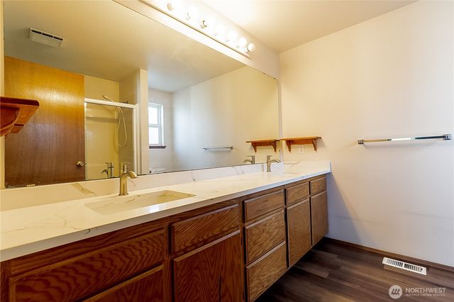 512 N 104th Street, Seattle, WA 98133