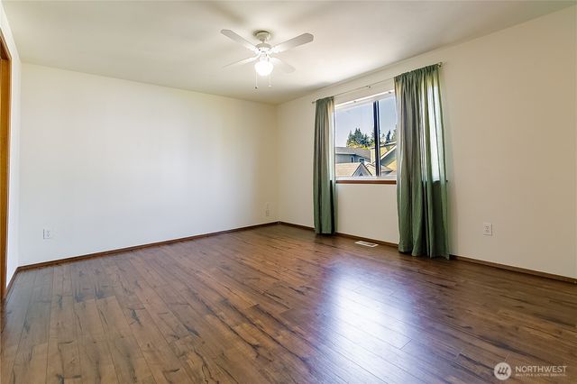 512 N 104th Street, Seattle, WA 98133