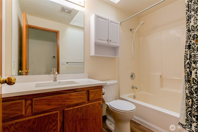 512 N 104th Street, Seattle, WA 98133