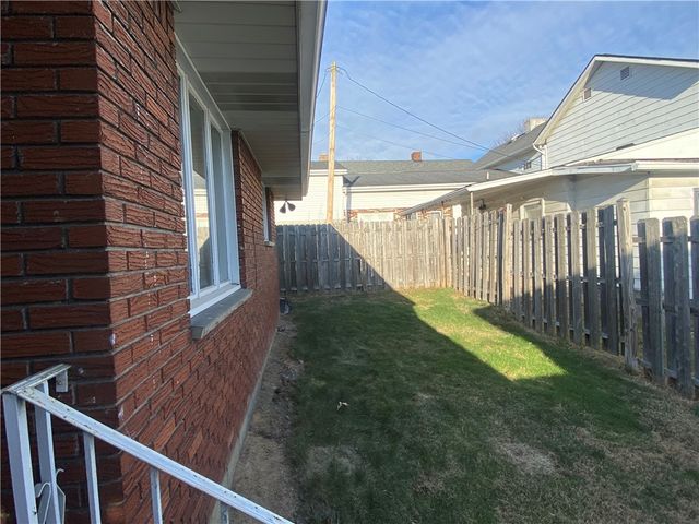 422 Market St, Belle Vernon, PA 15012