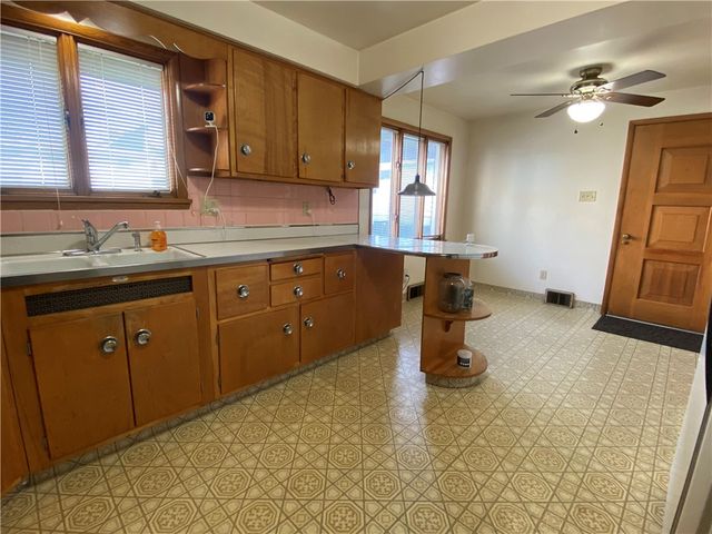 422 Market St, Belle Vernon, PA 15012