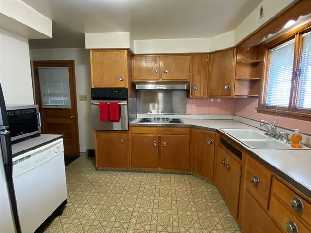 422 Market St, Belle Vernon, PA 15012