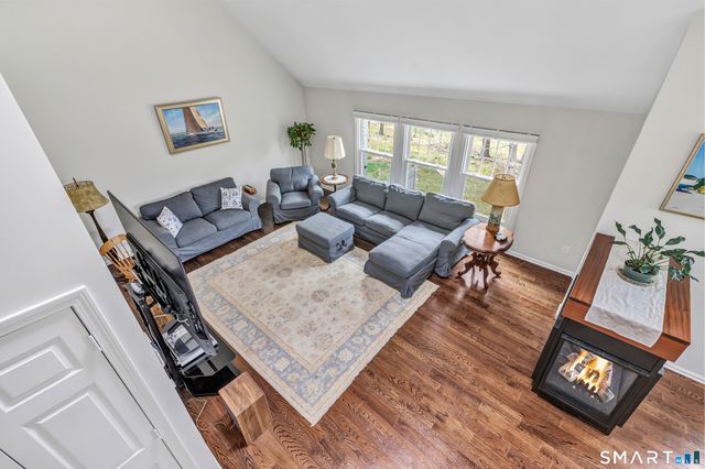 11 Greystone 11, Shelton, CT 06484