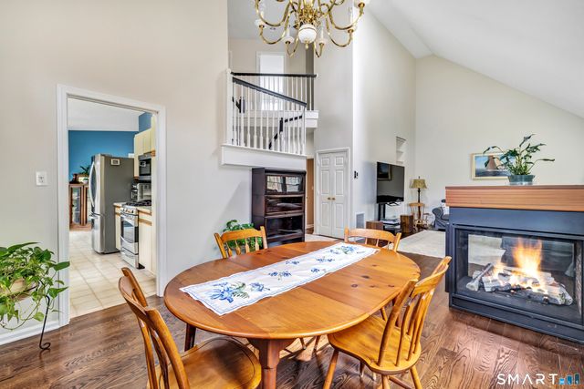 11 Greystone 11, Shelton, CT 06484