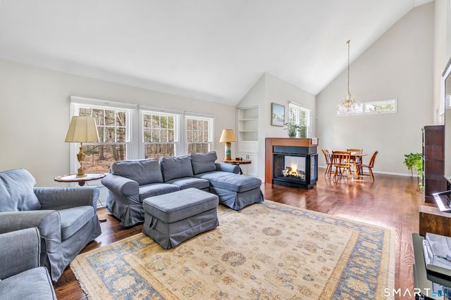 11 Greystone 11, Shelton, CT 06484