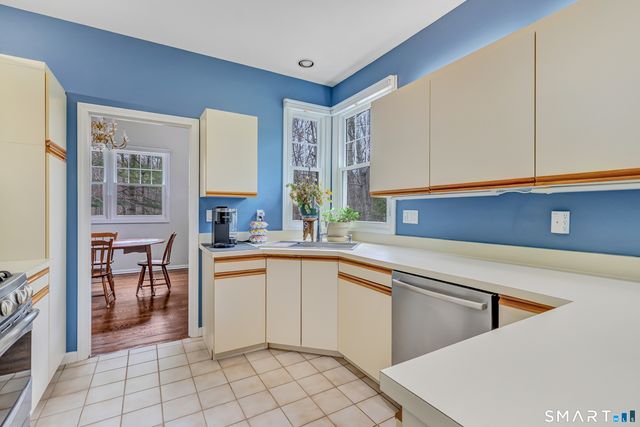 11 Greystone 11, Shelton, CT 06484