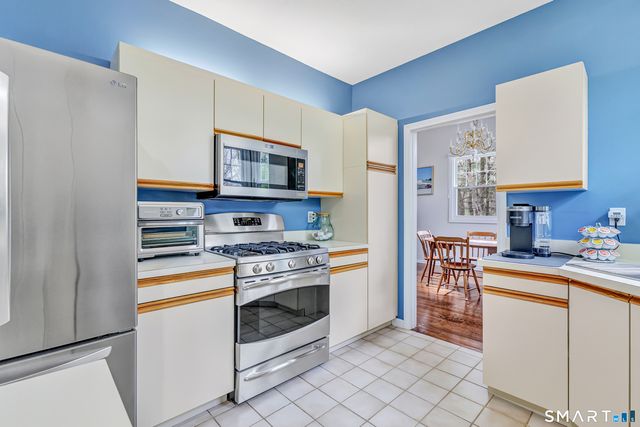 11 Greystone 11, Shelton, CT 06484