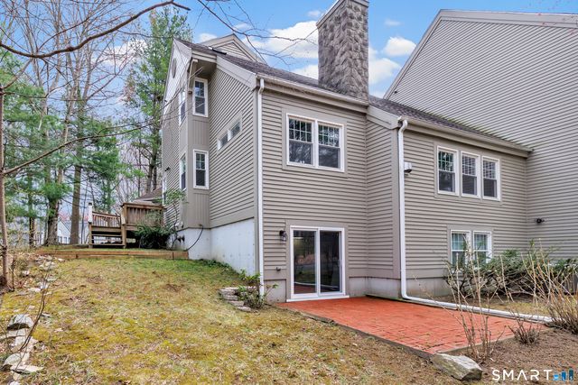 11 Greystone 11, Shelton, CT 06484