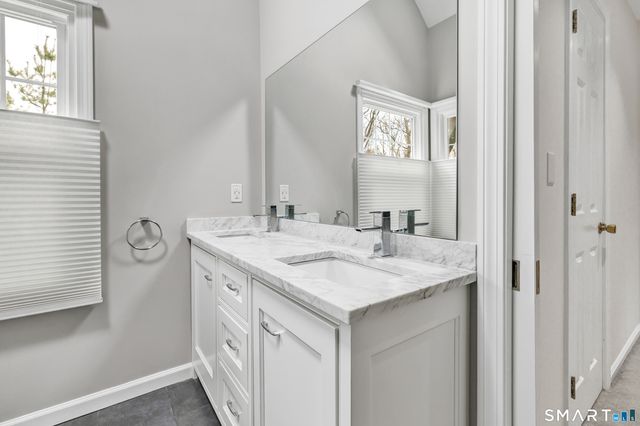 11 Greystone 11, Shelton, CT 06484