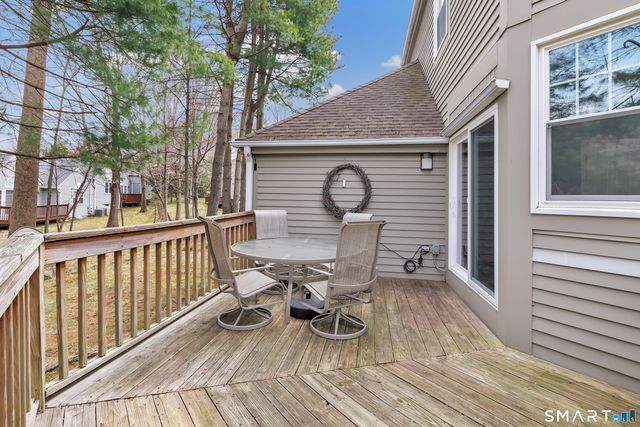 11 Greystone 11, Shelton, CT 06484