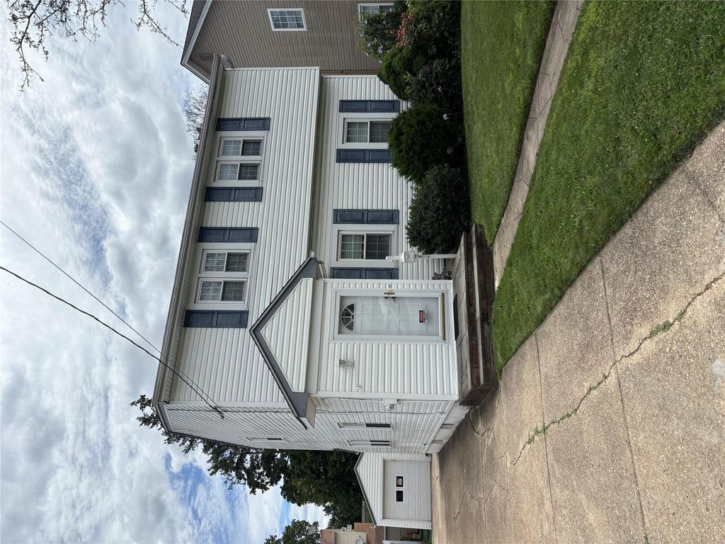 40 Irwin Street, New Hyde Park, NY 11040