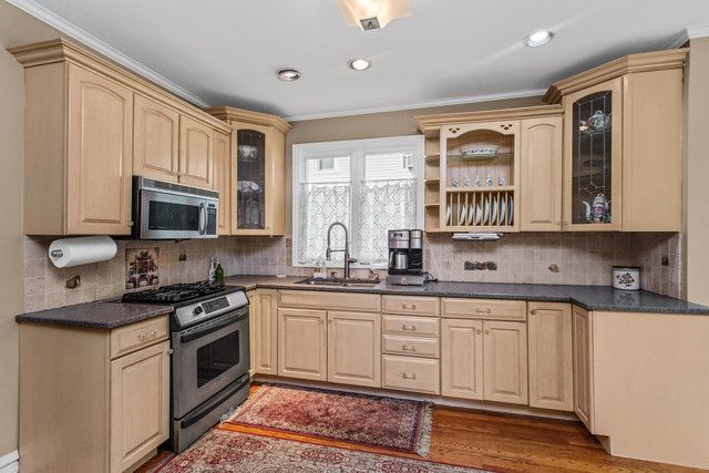 7415 Dixon Street, Forest Park, IL 60130