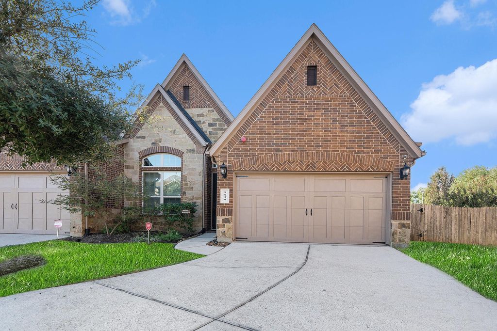 9039 Centennial Drive, Conroe, TX 77384