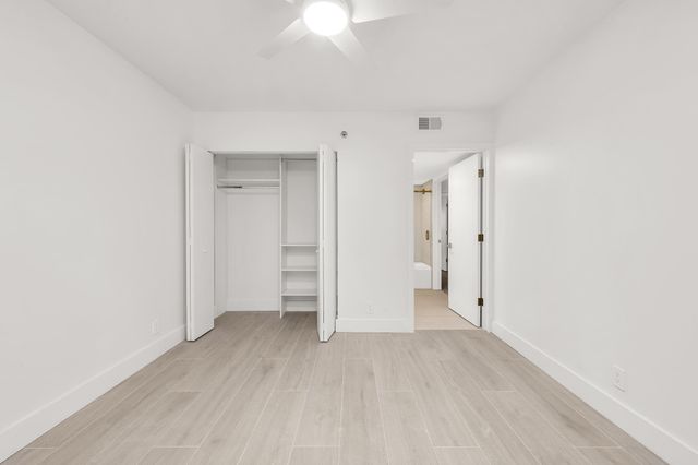 7290 Kinghurst Drive 102, Delray Beach, FL 33446