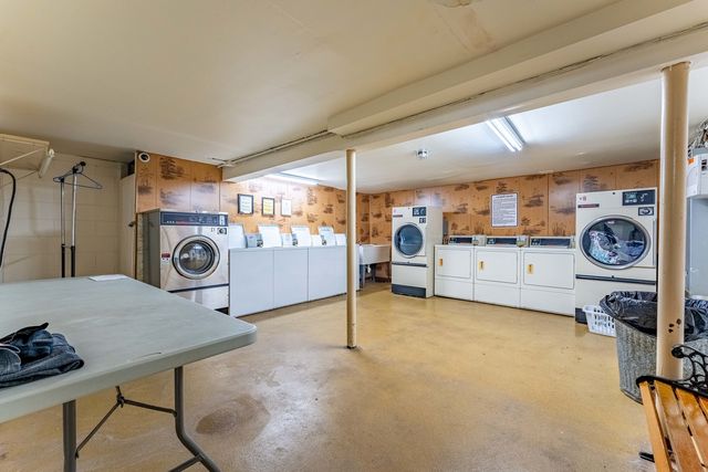 200 Willow Lane C-219, Willow Springs, IL 60480