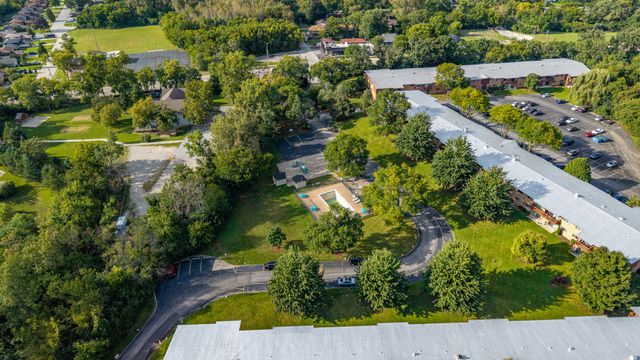 200 Willow Lane C-219, Willow Springs, IL 60480