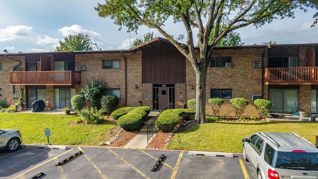 200 Willow Lane C-219, Willow Springs, IL 60480