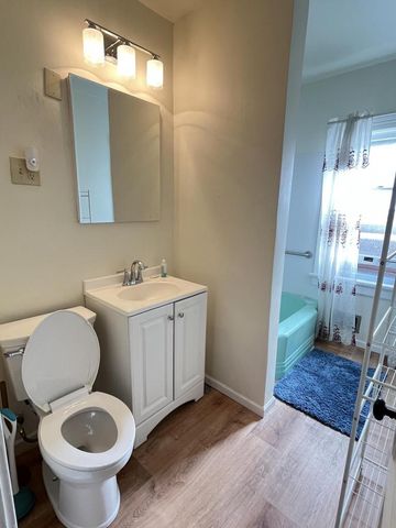 2210 N 34th STREET, Milwaukee, WI 53208