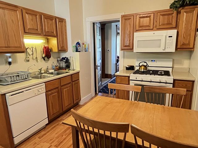 2210 N 34th STREET, Milwaukee, WI 53208