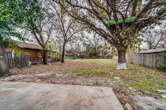 2110 Aggie Drive, Grand Prairie, TX 75051
