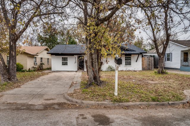 2110 Aggie Drive, Grand Prairie, TX 75051
