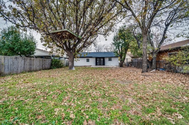 2110 Aggie Drive, Grand Prairie, TX 75051