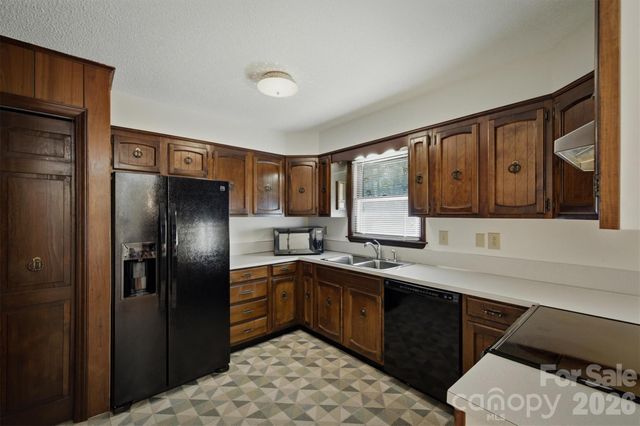 1208 35th Street Place NE 8, Conover, NC 28613