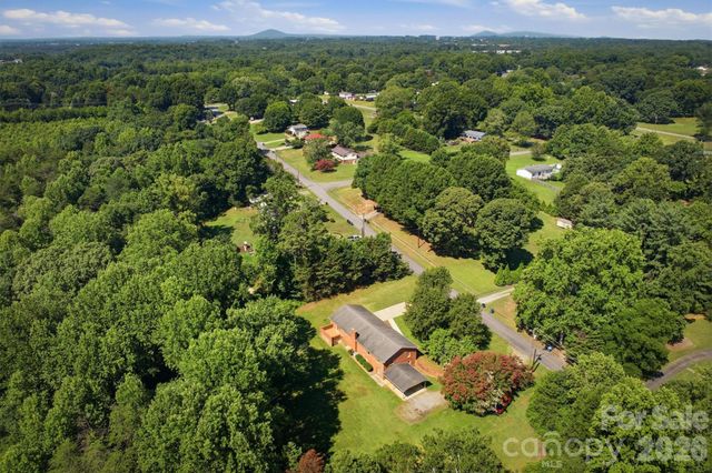 1208 35th Street Place NE 8, Conover, NC 28613