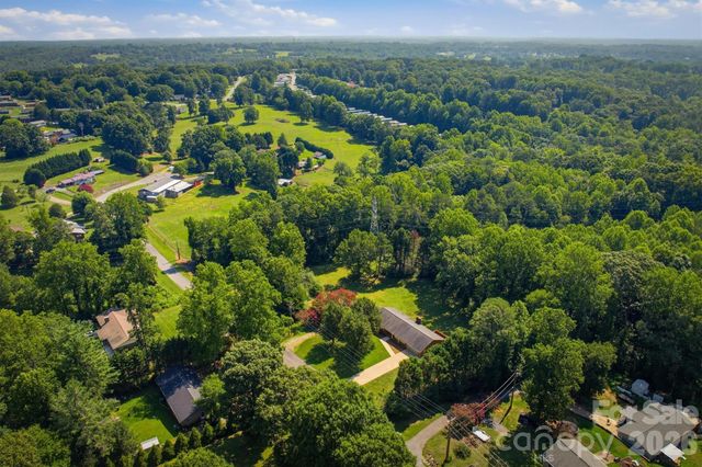 1208 35th Street Place NE 8, Conover, NC 28613