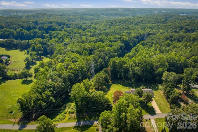 1208 35th Street Place NE 8, Conover, NC 28613