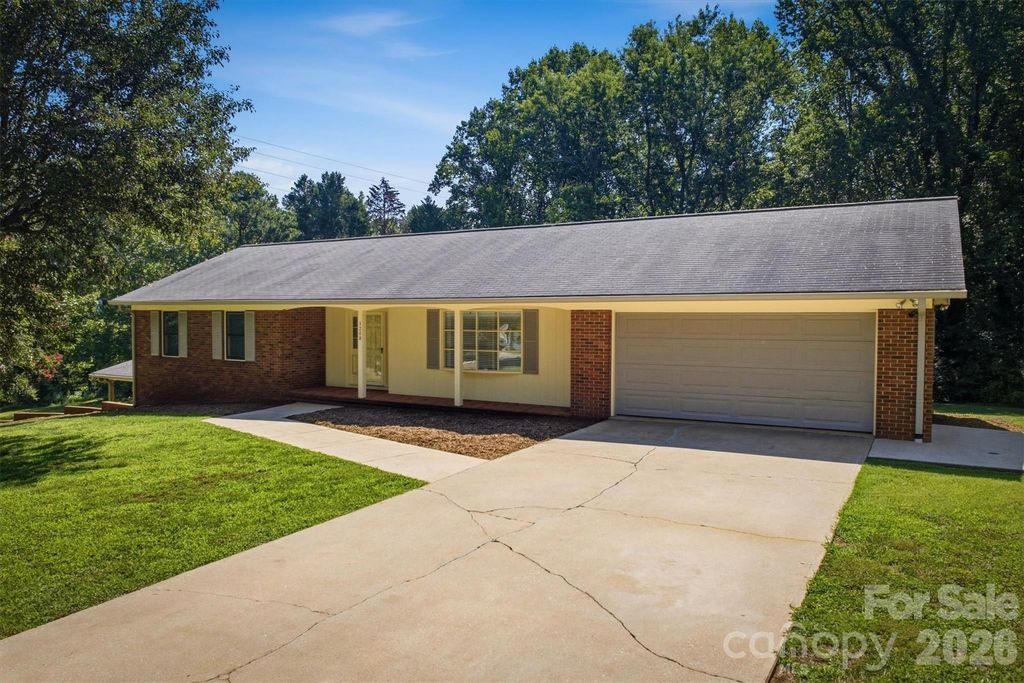 1208 35th Street Place NE 8, Conover, NC 28613