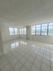 2025 NE 164th St 416, North Miami Beach, FL 33162