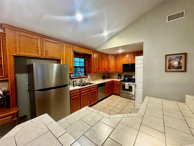 148 Crest Lane, Onalaska, TX 77360