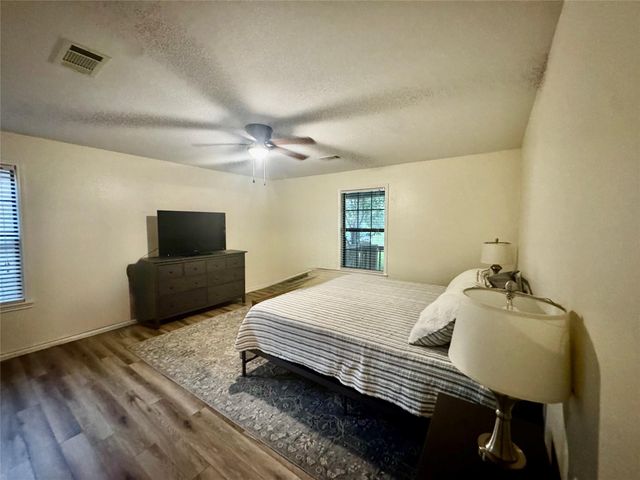 148 Crest Lane, Onalaska, TX 77360
