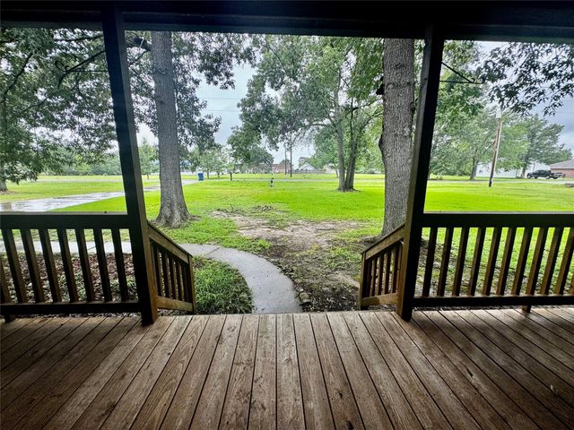 148 Crest Lane, Onalaska, TX 77360