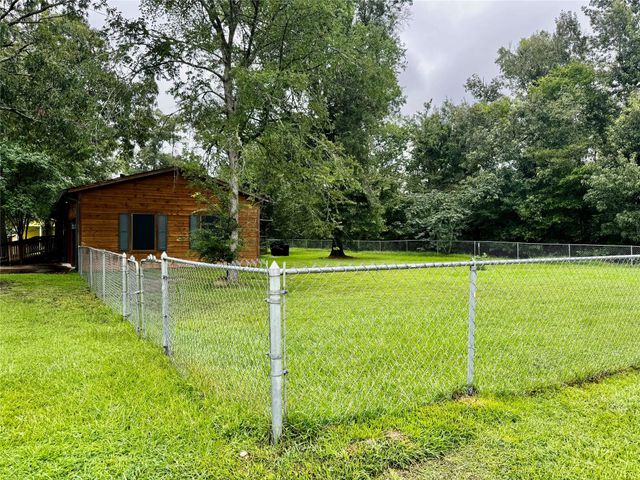 148 Crest Lane, Onalaska, TX 77360