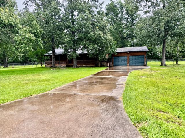 148 Crest Lane, Onalaska, TX 77360