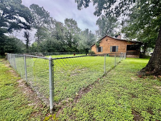 148 Crest Lane, Onalaska, TX 77360