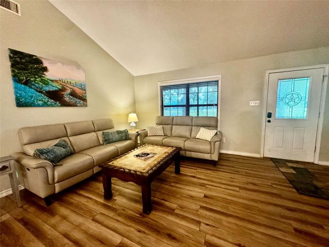 148 Crest Lane, Onalaska, TX 77360
