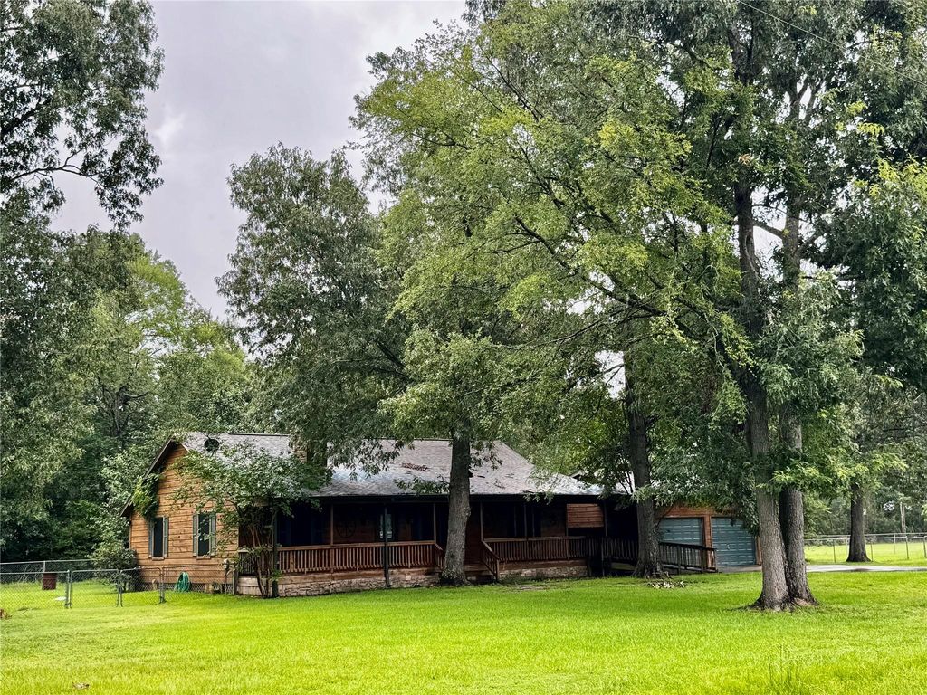 148 Crest Lane, Onalaska, TX 77360