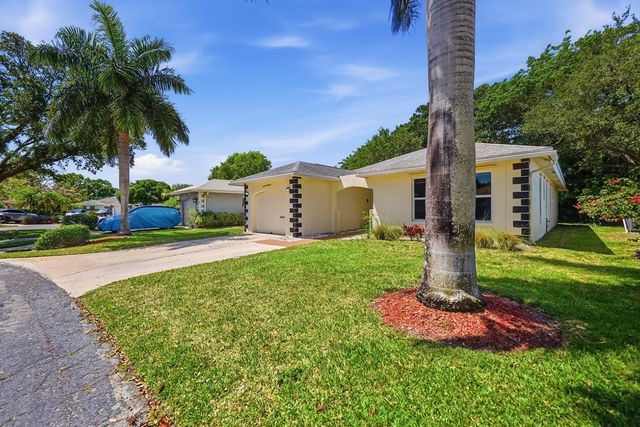 321 Del Rio Boulevard, Boca Raton, FL 33432