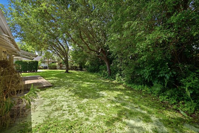 321 Del Rio Boulevard, Boca Raton, FL 33432