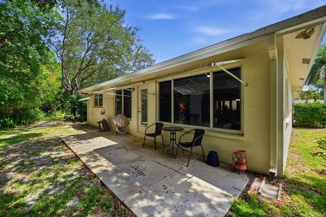 321 Del Rio Boulevard, Boca Raton, FL 33432