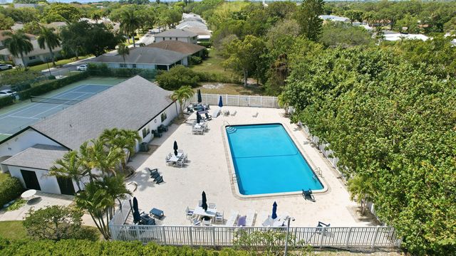 321 Del Rio Boulevard, Boca Raton, FL 33432