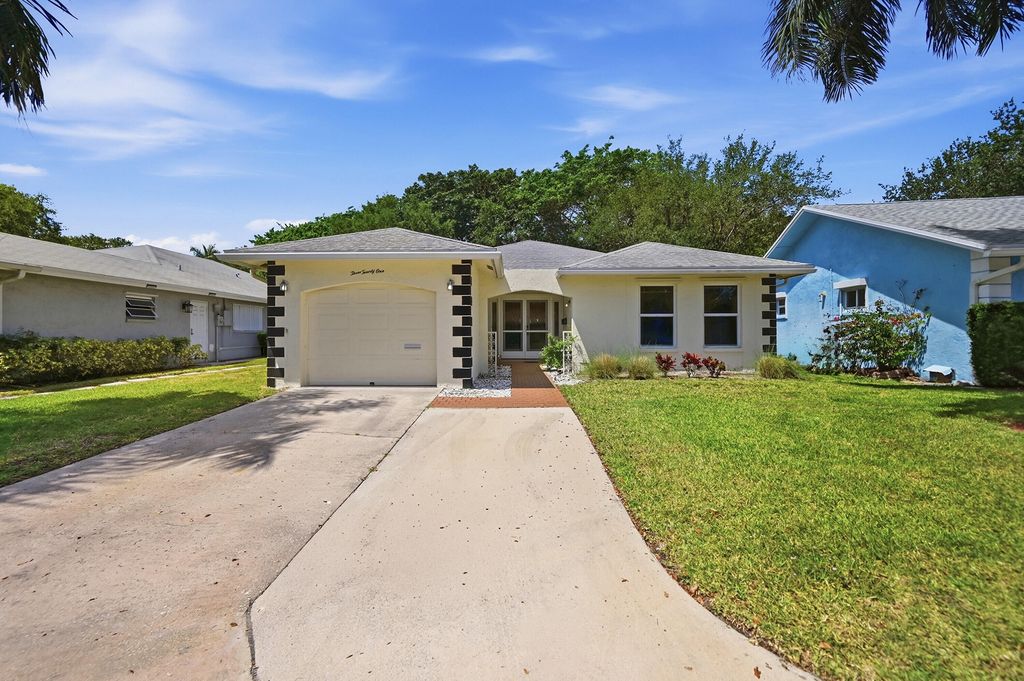 321 Del Rio Boulevard, Boca Raton, FL 33432