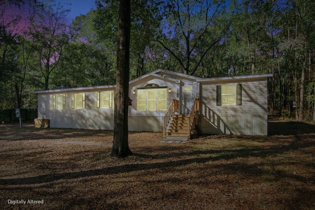 6108 Old River Road, Baker, FL 32531